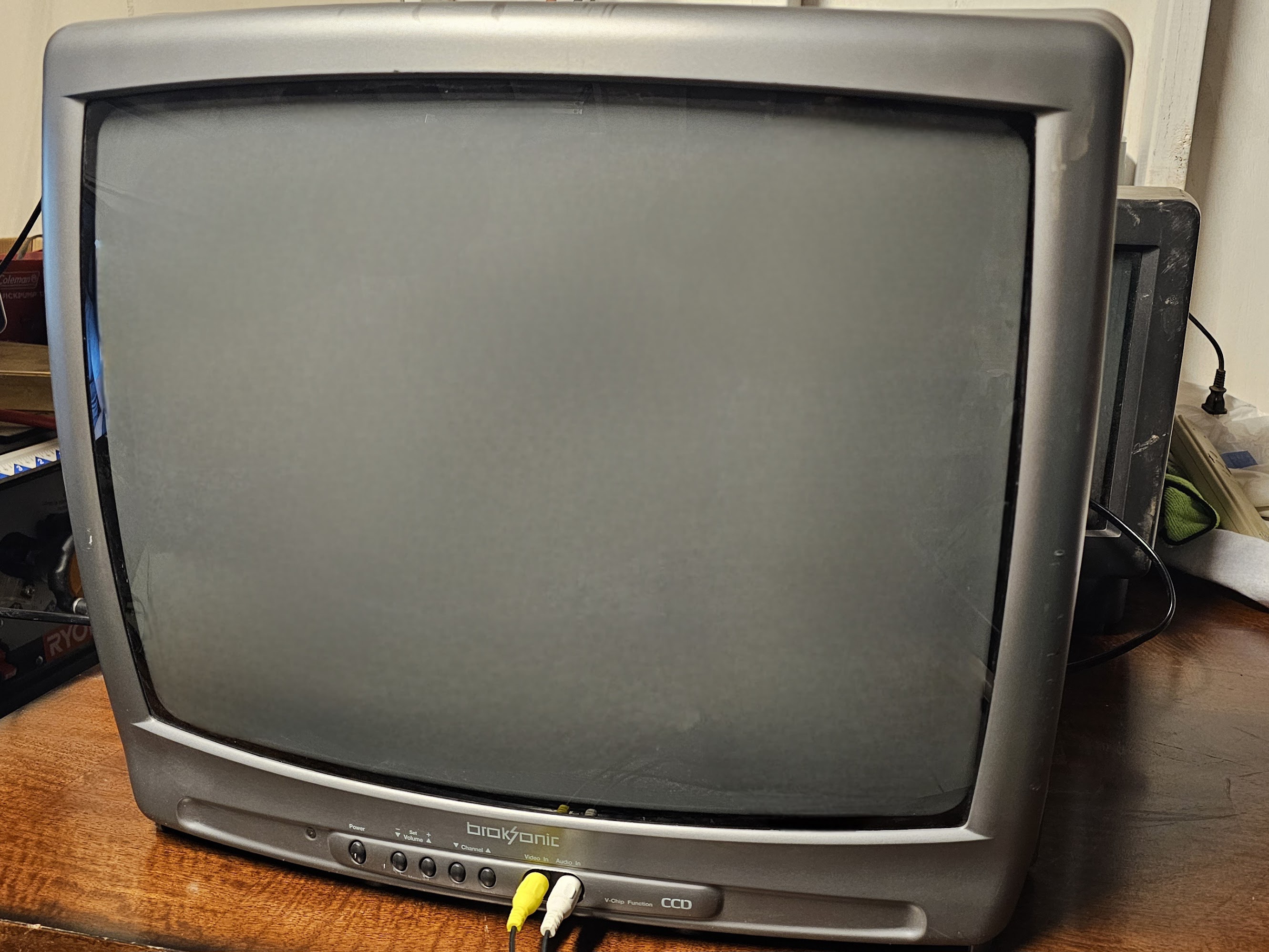 ドウシシャ　CFX-3 コンパクトカラーテレビ ドウシシャ CFX-3 コンパクトカラーテレビ Sylvania 6313CD | CRT Database