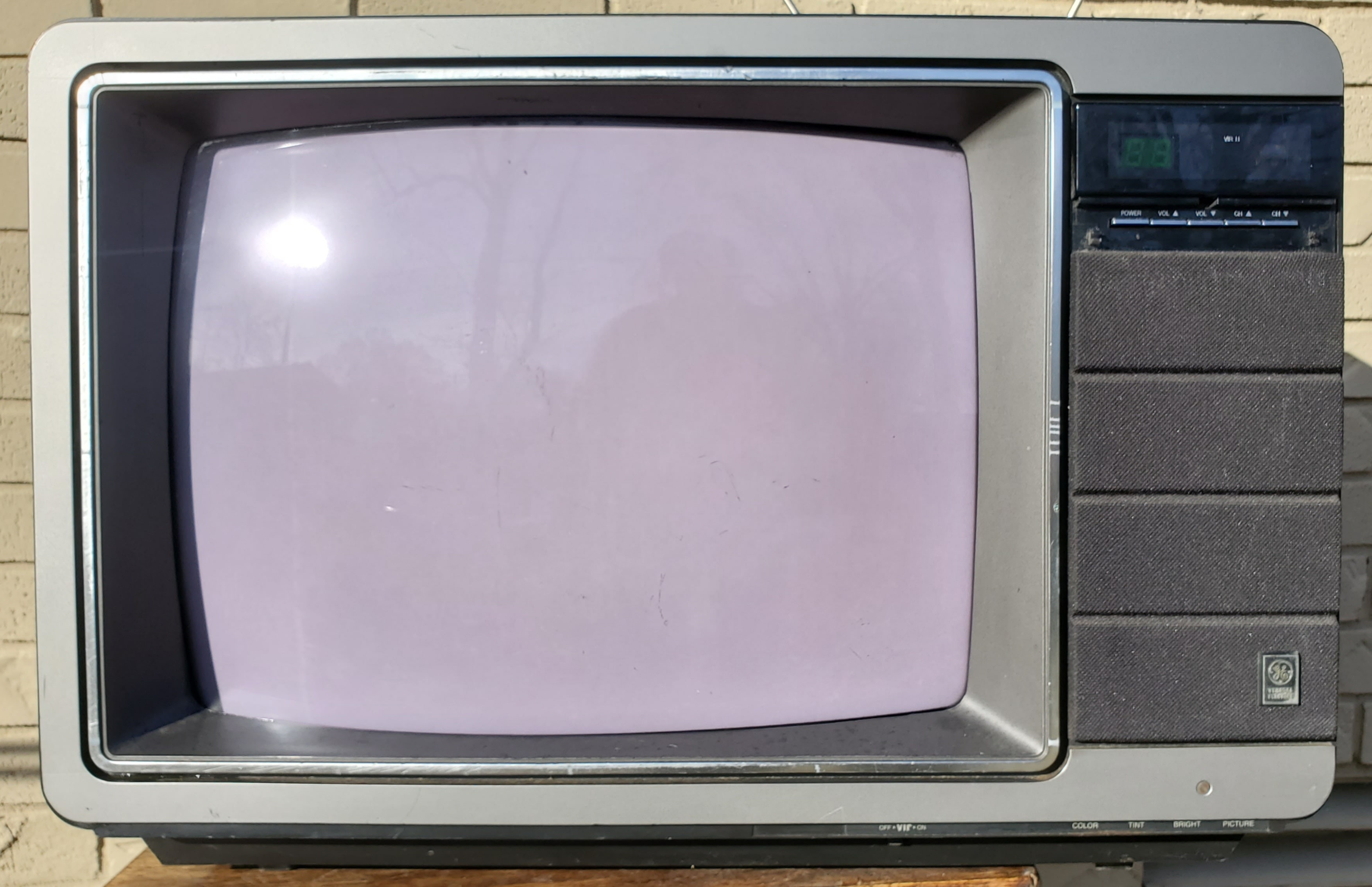 GE 19PP5762W | CRT Database