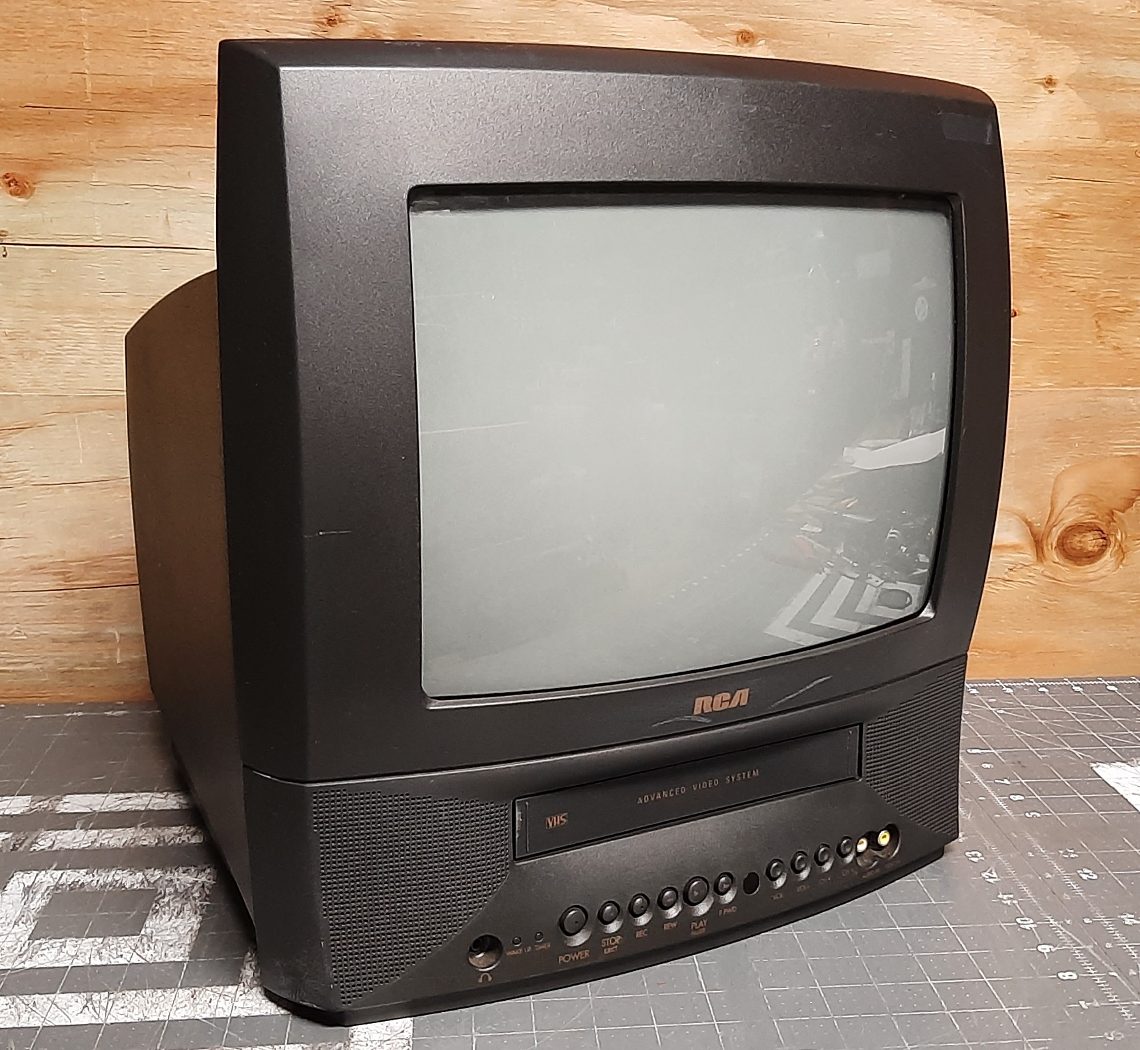 Crystia CRT Rα RCA E13320 RGB mod - TX808H Chassis : r/crtgaming