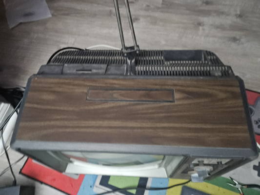 Click to view image in new tab Zenith Z1382W