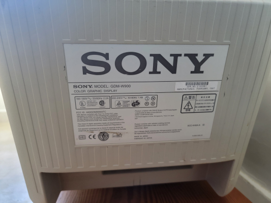 Sony GDM-W900