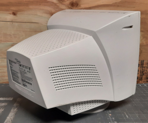 Fujitsu Siemens 151E (5Elr)