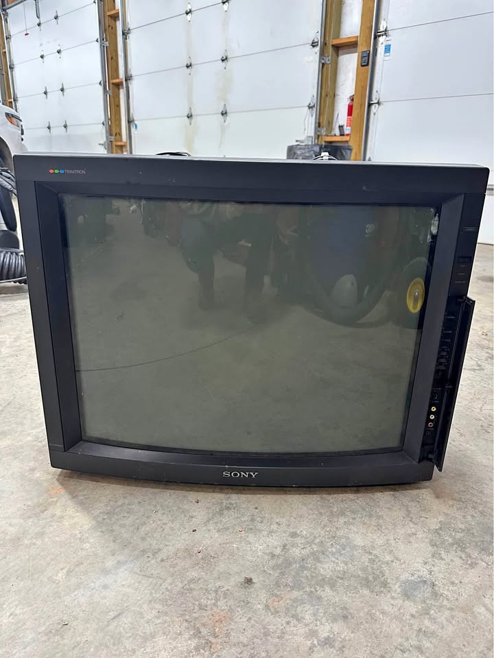 10インチソニーブラウン管テレビ ( KV-10PR1 )