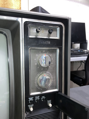 Click to view image in new tab Zenith Y1908W