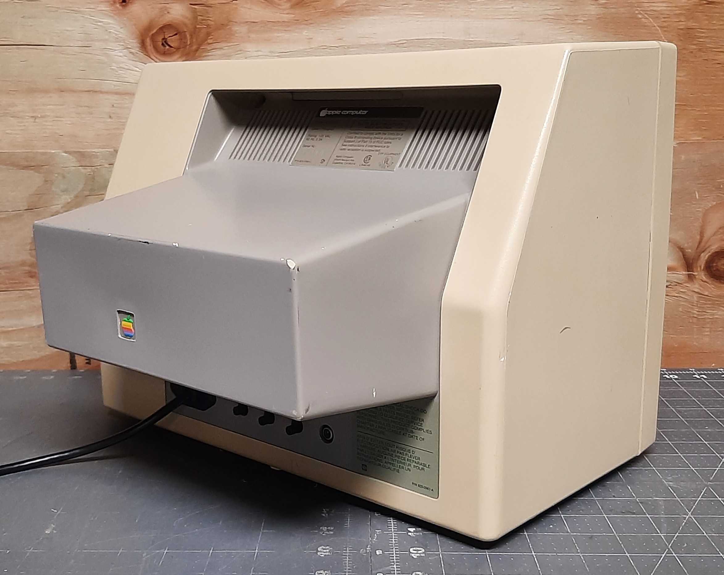 apple 旧式モニター02 Apple Monitor II – Apple Rescue of Denver