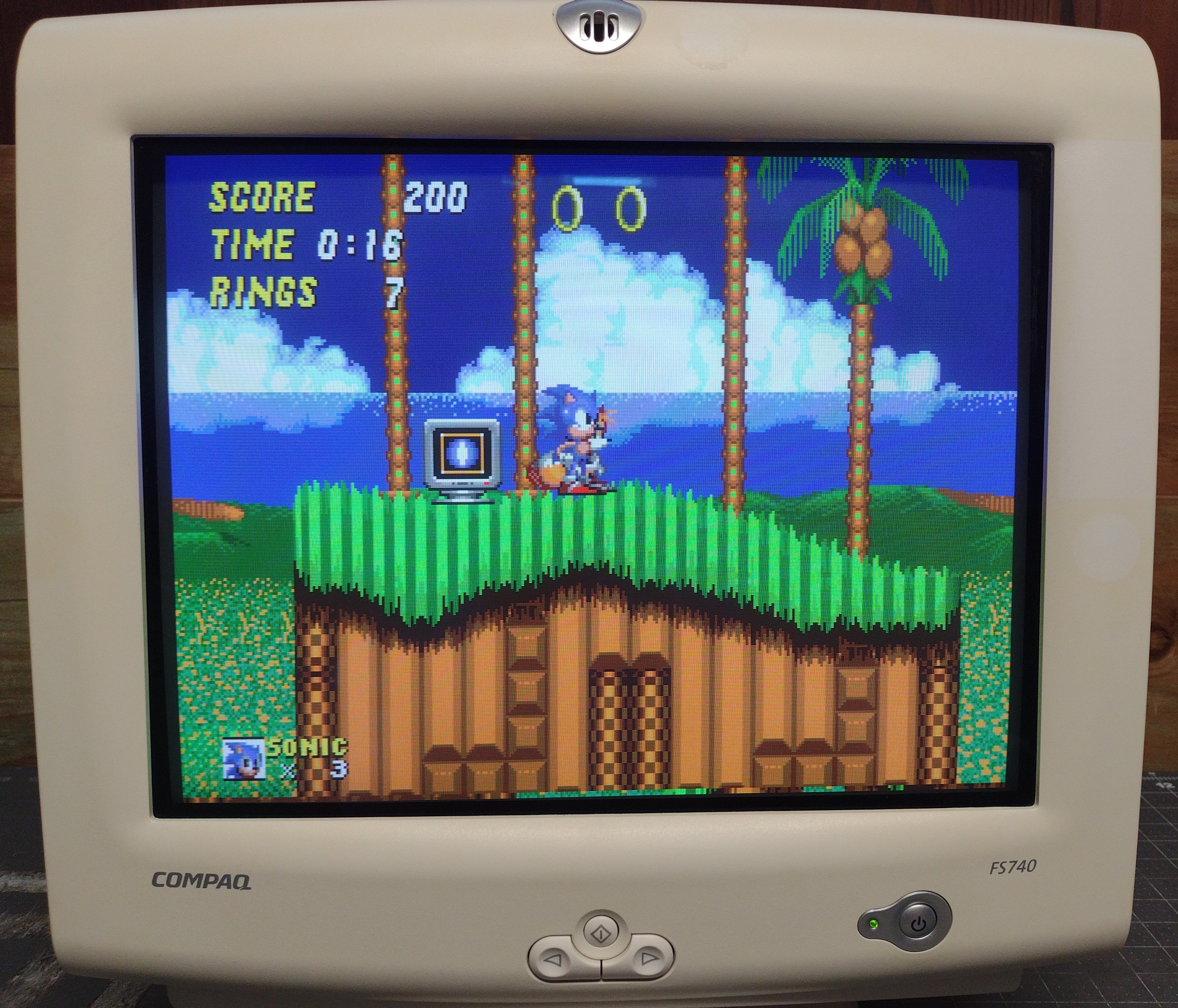 Compaq FS740 (CO1064) | CRT Database