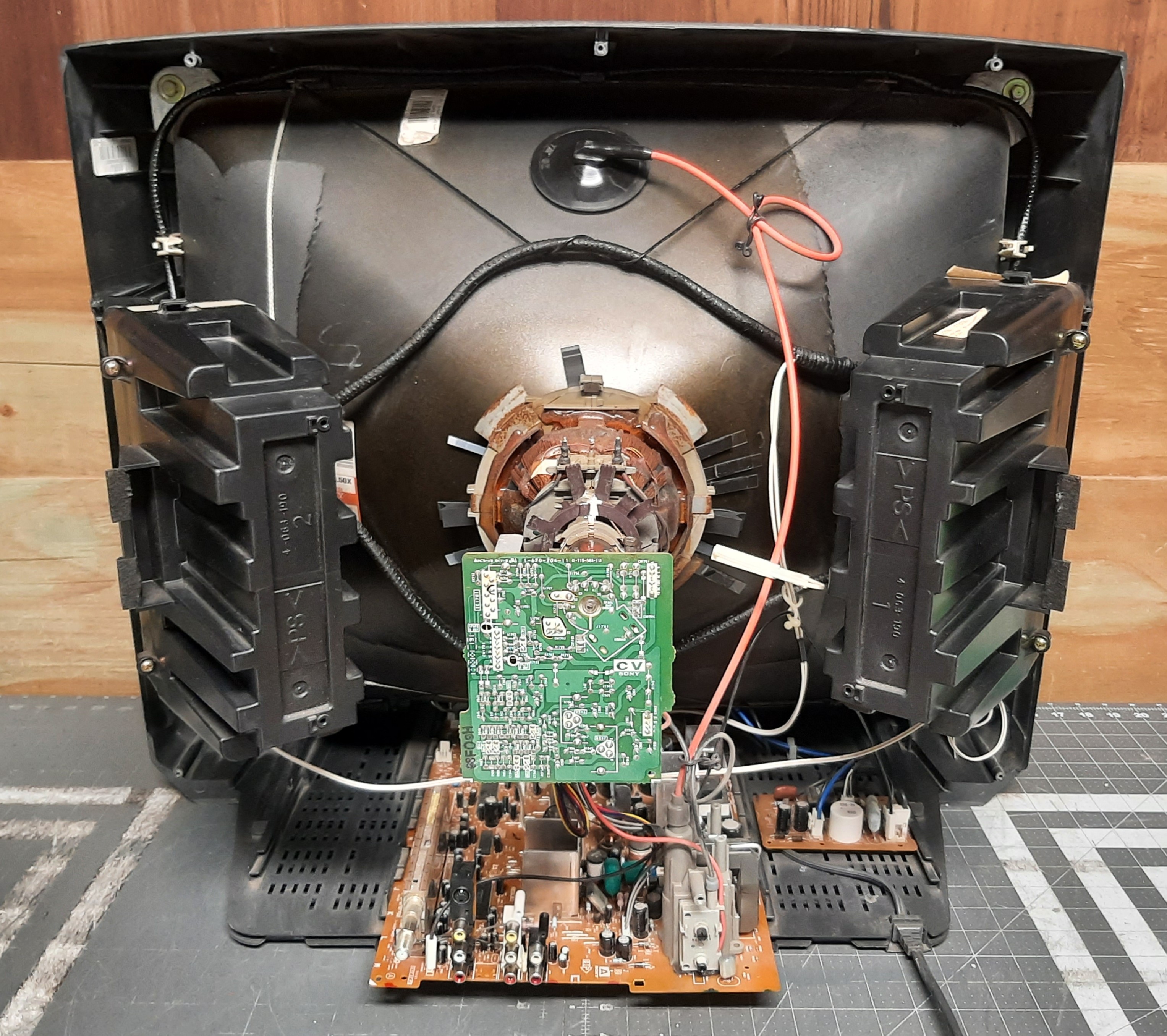 Sony KV-27V40 | CRT Database