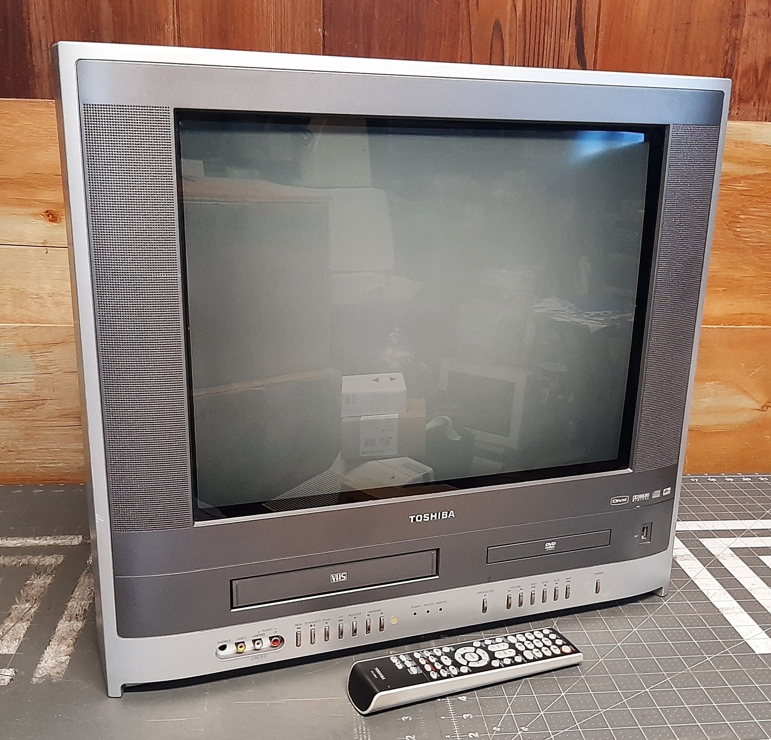 Toshiba MW20F52 Televisor plano de 20 pulgadas con DVD y VCR
